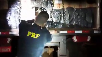 PRF apreende mais de R$ 4,5 milhões em cigarros contrabandeados em Francisco Alves