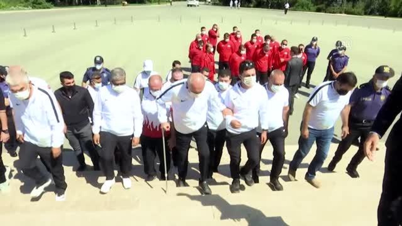 Son dakika: Emniyet teşkilatı gazileri, Anıtkabir, Polis Müzesi ve 15 Temmuz Şehitler Abidesi'ni ziyaret etti