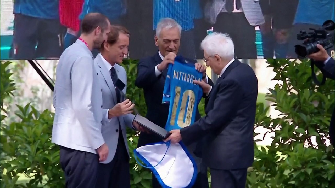 Die neue Nummer 10 steht: Azzuri in Rom von Matarella empfangen