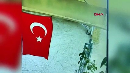 İş yerine asılı Türk bayrağını koparıp çöpe attı!