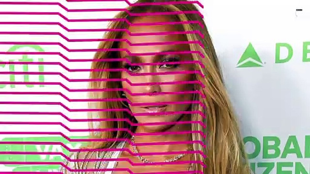 Jennifer Lopez ‘Likes’ Vintage Ben Affleck Photo Shared by a Bennifer Fan Account