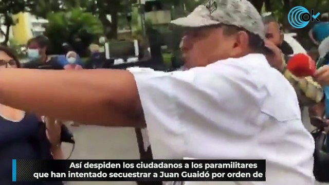 Así despiden los ciudadanos a los paramilitares que han intentado secuestrar a Juan Guaidó por orden de Maduro