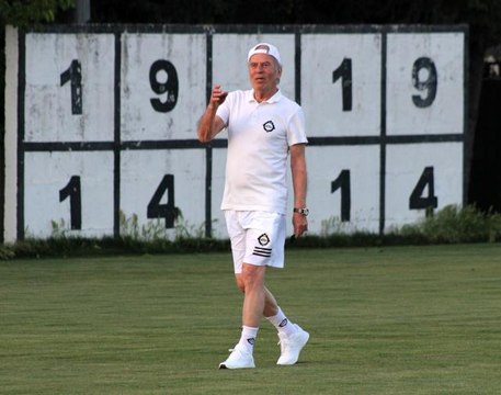 Altay'da Mustafa Denizli sahaya indi