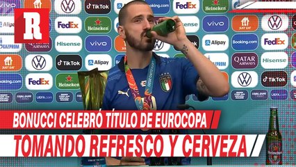 Bonucci celebró en conferencia de prensa bebiendo refresco y cerveza