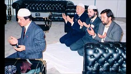 Mehter marşı eşliğinde Erdoğan’a şiir yazdi