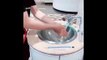 Đỉnh cao như công nghệ Nhật: Máy rửa tay kiêm luôn khử khuẩn điện thoại