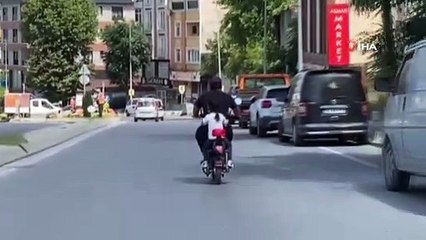 Trafikte baba ve kızın tehlikeli yolcuğu kamerada