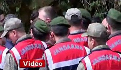 Şafak Yayla'nın evini taşladılar