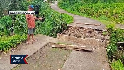 Скачать видео: Jembatan Rusak Terdampak Banjir Belum Diperbaiki, Akses Jalan Warga Sejumlah Desa Terganggu