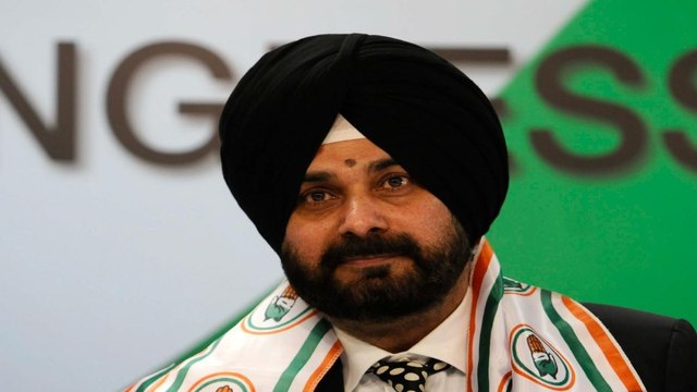 Sidhu praises AAP, is this his indication to change party?