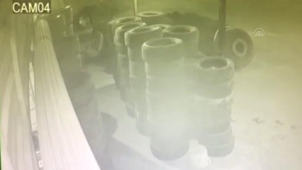 Bir iş yerini kundakladıkları iddiasıyla yakalanan 2 zanlı tutuklandı