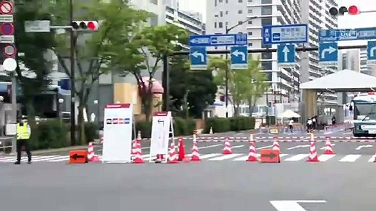행사 없이 조용히 개장…日 선수들도 거부하는 선수촌