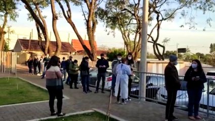 "Fila de virar a quadra": procura é grande para imunização contra a Covid-19