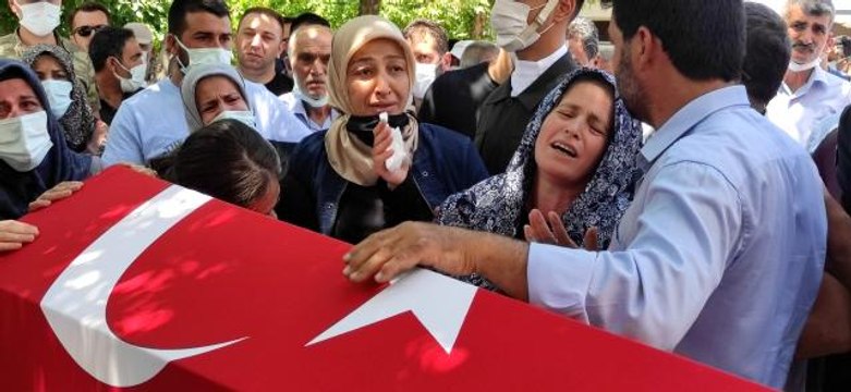 Gölette boğularak ölen Uzman Onbaşı gözyaşları arasında defnedildi