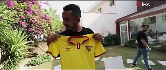 Göztepe, yeni sezon formalarını taraftarının evine giderek tanıttı