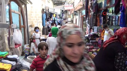 Turist akını esnafın yüzünü güldürdü