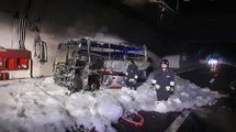 Lecco - In fiamme bus con a bordo 25 ragazzi: autista eroe li mette in salvo (13.07.21)