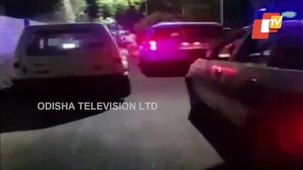 Caught On Cam | Miscreant Snatches Jewellery From Woman In Delhi