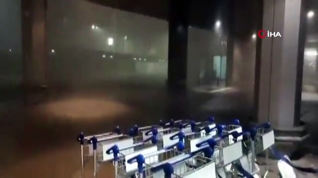 - Zürih'i şiddetli yağış vurdu: cadde ve sokaklar göle döndü, ulaşım durdu