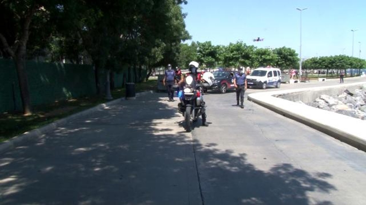 Bakırköy'de Atlı polisler ve drone eşliğinde korana virüs denetimi