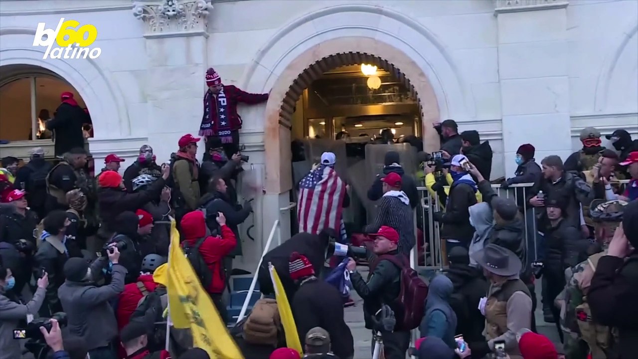 Acusada de los Disturbios en el Capitolio Que Amenazó con Ahorcar a Nancy Pelosi Dice Estar en el Tribunal "Por Aparición Divina Especial’