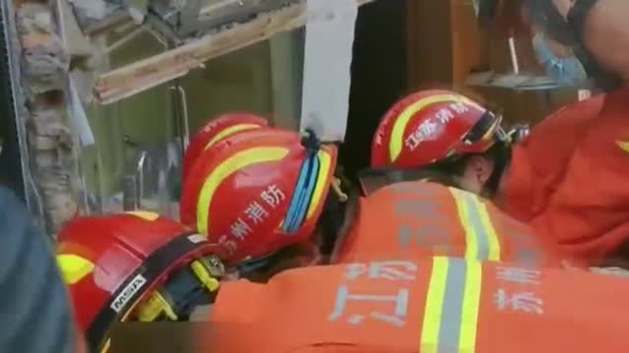 Ocho muertos y varios desaparecidos al derrumbarse un hotel