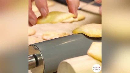 Chocolate and almond cookies