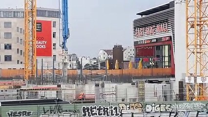Amazon-Hochhaus entsteht am S-Bahnhof Warschauer Straße in Berlin