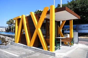 Kuşadası'nda taksi duraklarına modern dokunuş