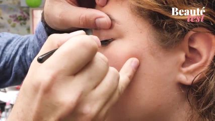 Comment utiliser un liner molette  avec Dimitri Theer, Revelon,  Beauté test