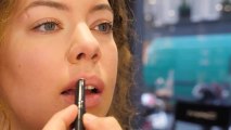 Tuto : Comment faire tenir son rouge à lèvres plus longtemps  - Tom Sapin