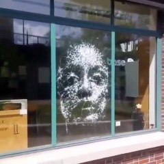 Camı Kırarak Ortaya Harika Portreler Çıkartan Sanatçı: Simon Berger