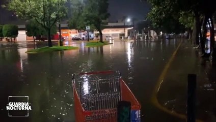 Colapsaron nuevamente múltiples avenidas de la ZMG debido a la intensa lluvia de anoche