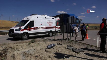 Sivas'ta otomobil ile hafif ticari araç çarpıştı: 6 yaralı