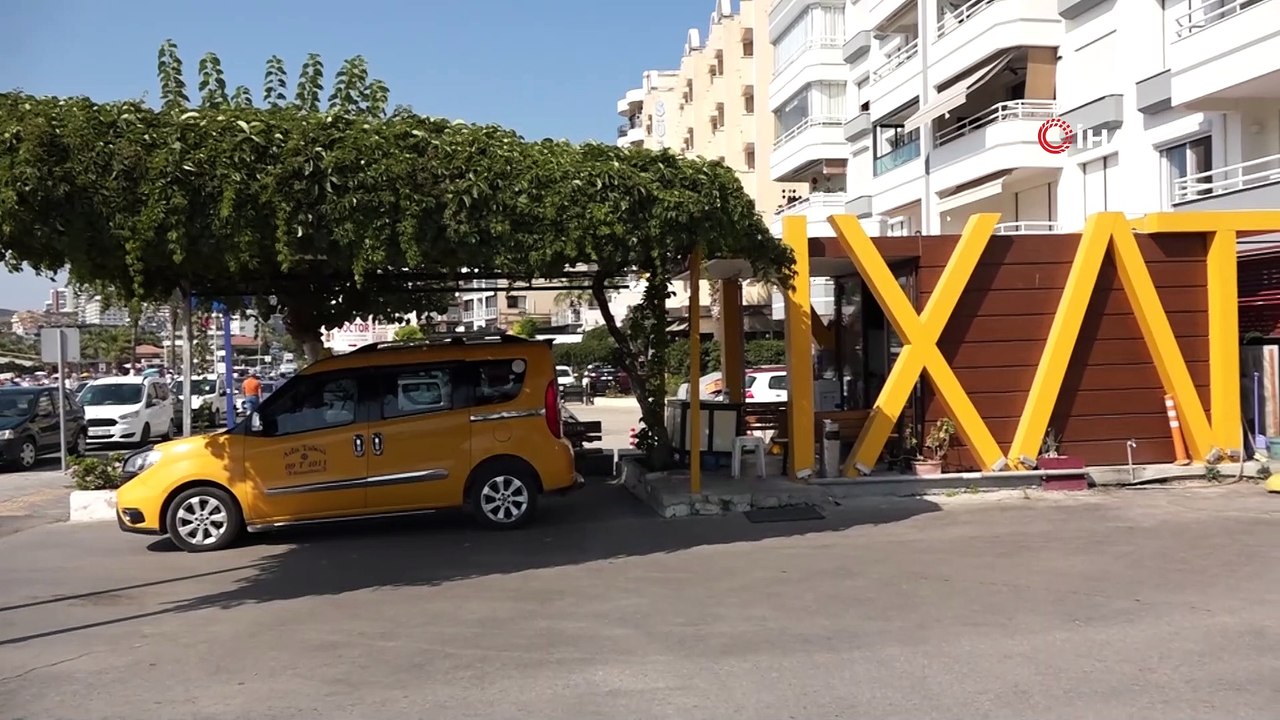 Kuşadası’nda taksi duraklarına modern dokunuş
