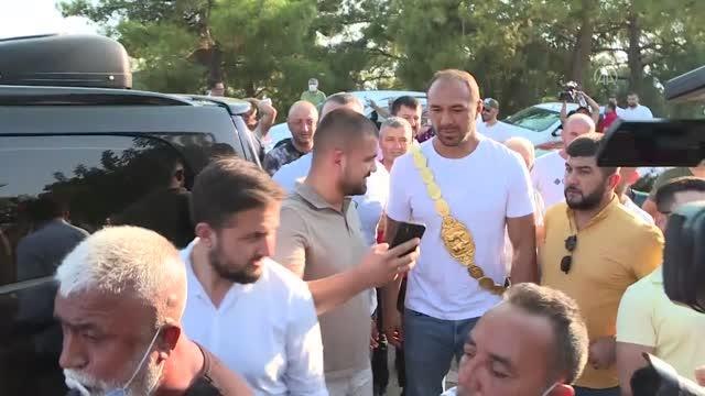 660. Tarihi Kırkpınar Yağlı Güreşleri başpehlivanı Ali Gürbüz'e coşkulu karşılama