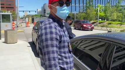 Cop in Indianapolis goes insane over men with cameras (EPIC FAIL)-tARuOWAsyH4