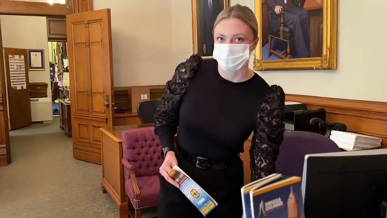 Cop in Indianapolis goes insane over men with cameras in the governors office (EPIC FAIL)-YVD-ne3UFFw
