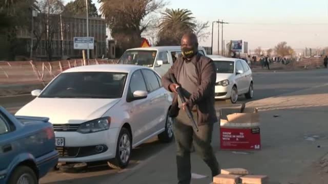 Saqueos y vandalismo en Sudáfrica por la condena al expresidente Jacob Zuma