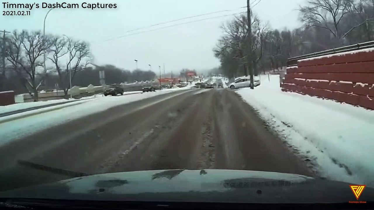 Near miss, Kia pulls out in front of me in poor road conditions 2021.02.11