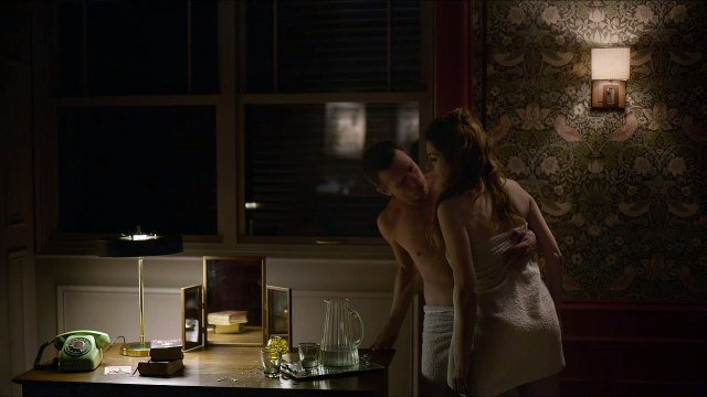 Clip en exclusiva de la película Dos , de Mar Targarona, con Pablo Derqui y Marina Gatell. Estreno en cines el 23 de julio