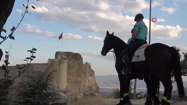 Tarihi Harput Mahallesinde Atlı Jandarma Timlerine yoğun ilgi