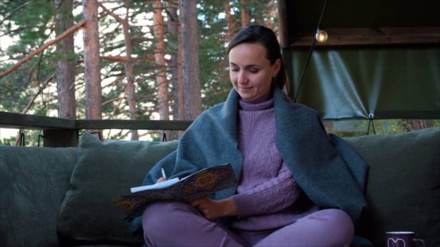 This Renovated School Bus in Arkansas Is a Glamper's Dream