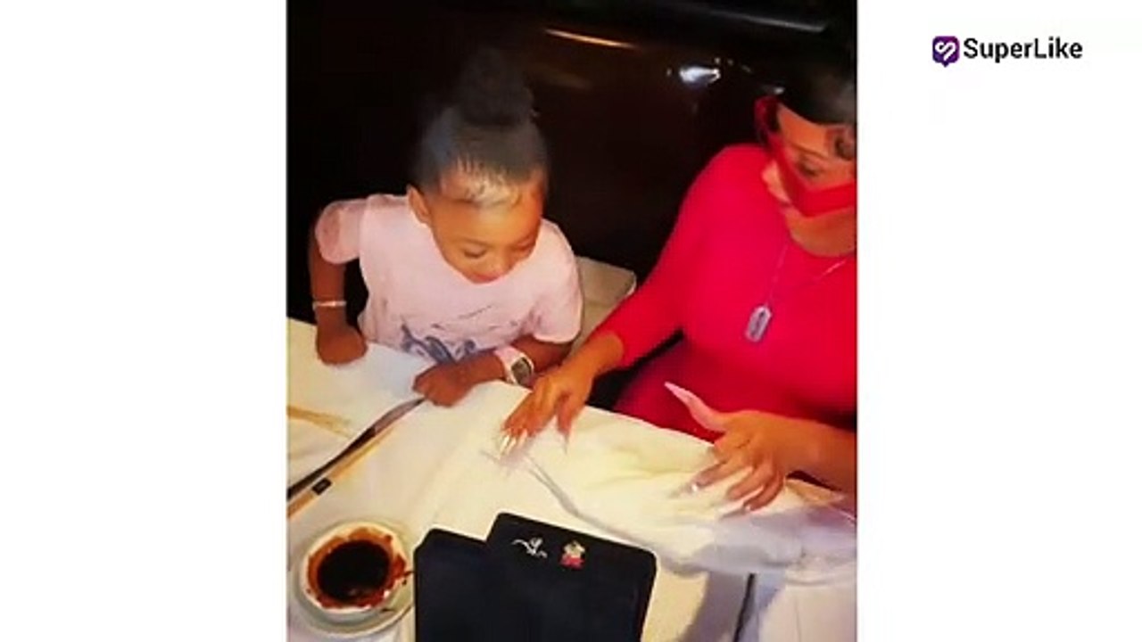 Cardi B le obsequió un collar de diamantes a su hija en su tercer cumpleaños