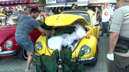 Esenler’de klasik otomobiller ve Retrobüs konseriyle nostalji rüzgarı