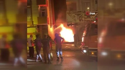 Esenyurt'ta bir iş yeri alev alev böyle yandı