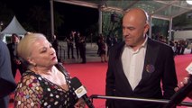 Josiane Balasko et Dominique A sur les marches pour Tralala - Cannes 2021