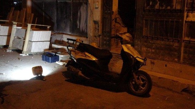 Gece yarısı ev basıp, 2 kişiyi bıçakla yaraladı