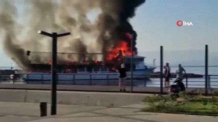 Balıkesir'de tur teknesi alev aldı