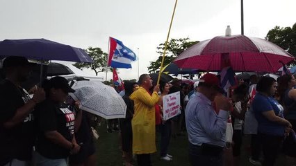 Miami'de Küba hükümetine karşı protesto gösterisi